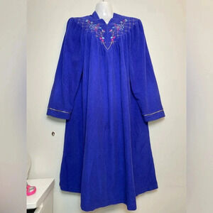 Vintage Vanity Fair Purple Velour Floral Embroidery Long Housecoat Robe size L